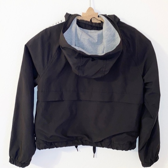 H&M Kids Black AM4ZING Hooded Windbreaker Jacket Size Youth 9-10 - Picture 3 of 4